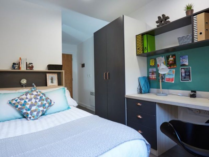 mannequin-house-ensuite-booking-min