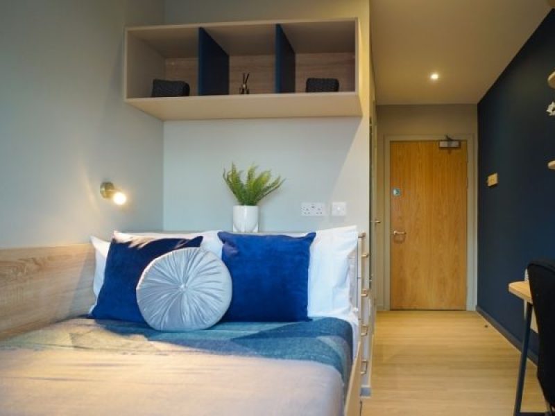 straits-meadow-edinburgh-booking-ensuite-min